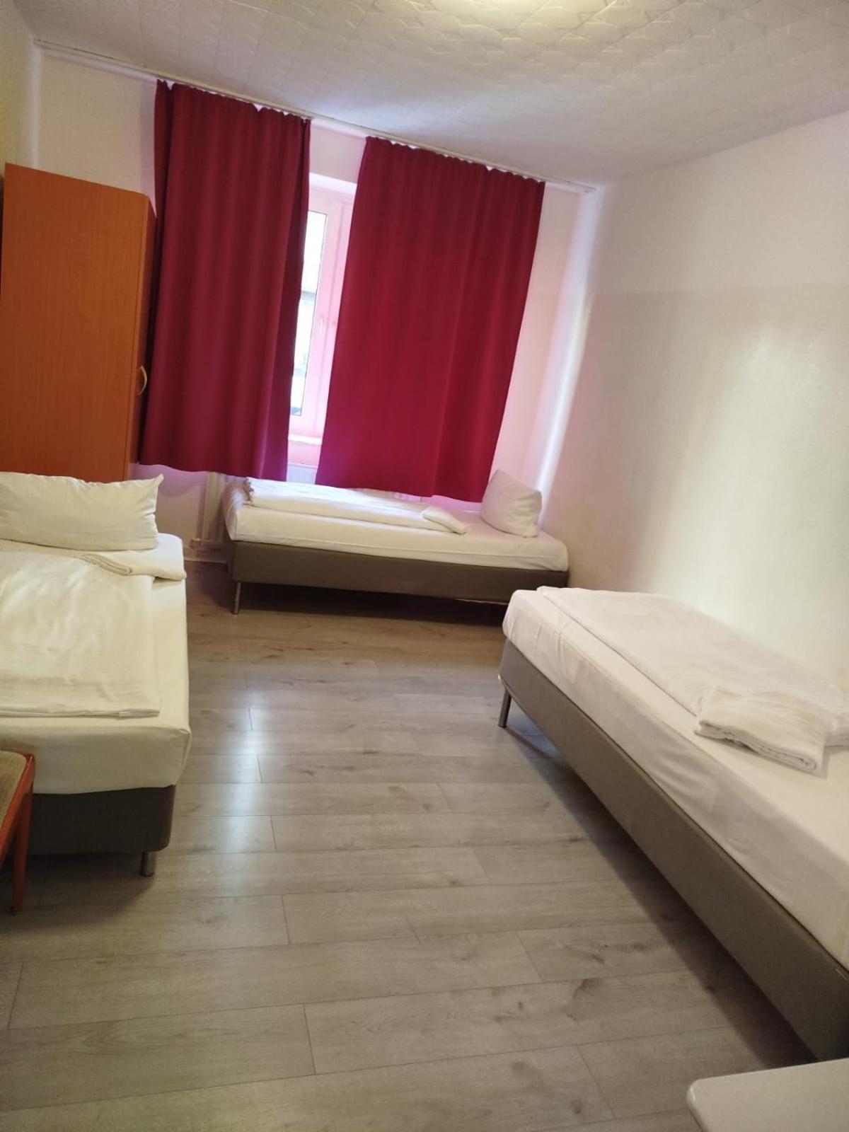 Urban Living On Worringer Apartment